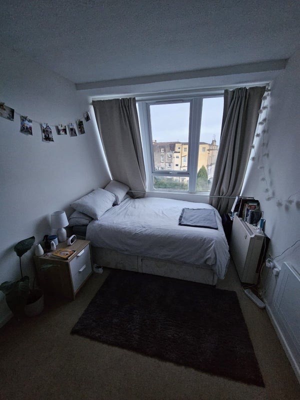 Room available in friendly flat share  Main Photo