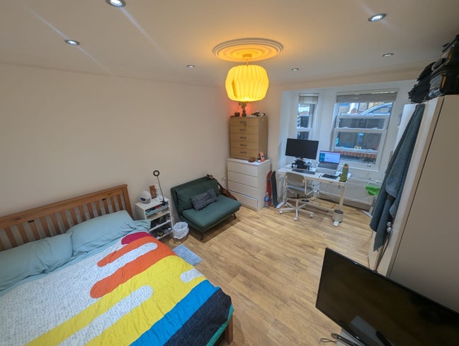 Double Bedroom in Cozy Open-Plan House, Stokey N16 Main Photo