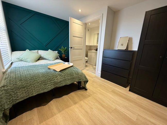 Modern Double Room with Ensuite (Reduced Deposit) Main Photo