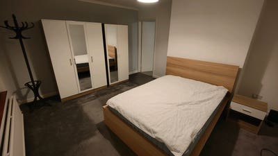 Double room available Guildford (Bills included) Main Photo