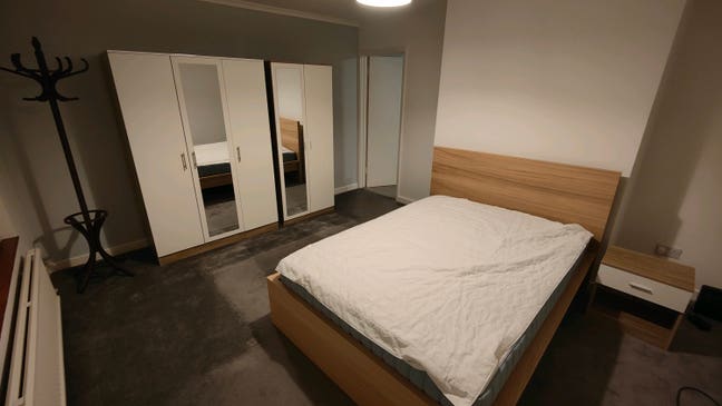 Double room available Guildford (Bills included) Main Photo