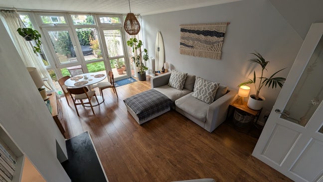 Room for rent in beautiful home  Main Photo