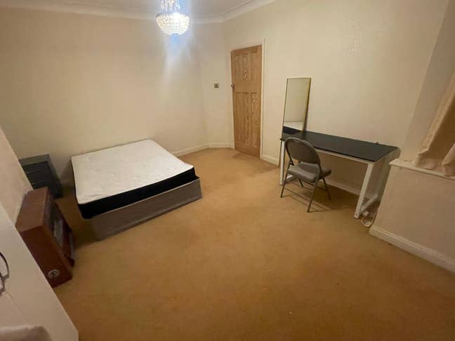 Room to Let in Large Frinedly Worcester Park House Main Photo