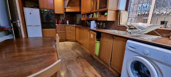 Spacious Single Room in a Big Villa  Main Photo