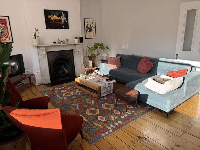 Spacious double room in massive but cosy home  Main Photo