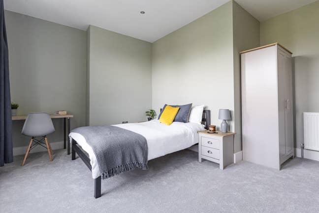 Luxury Double Bedroom with En-suite inc bills Main Photo