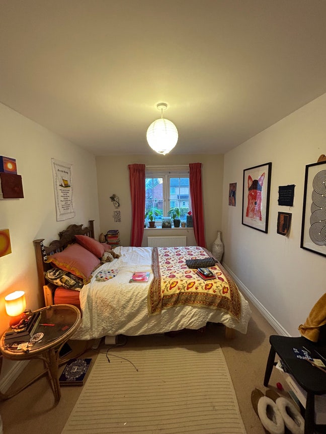 Double Room + Small office sized room Main Photo