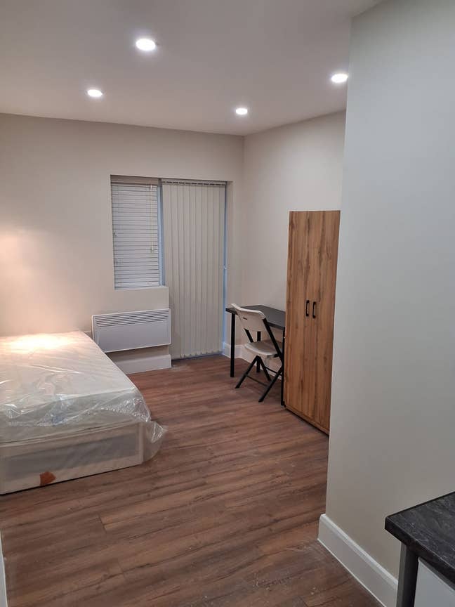 5 available XL Studio Flats Brand New. Free Wi-Fi Main Photo