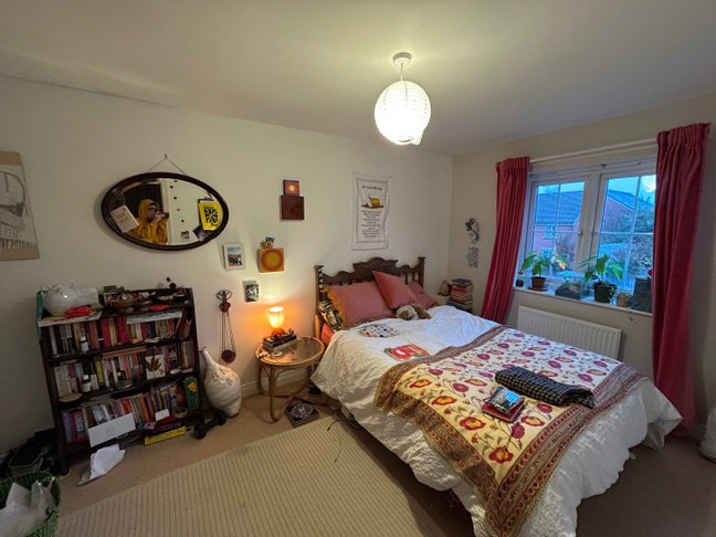 Double Room + Small office sized room Main Photo