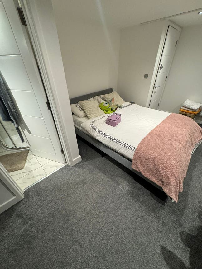 Modern Ensuite Doubles Along Elizabeth/LIving Room Main Photo