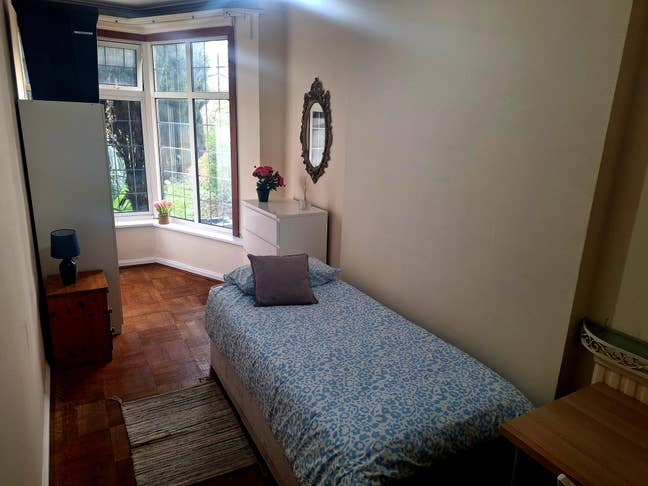 Spacious Single Room in a Big Villa  Main Photo