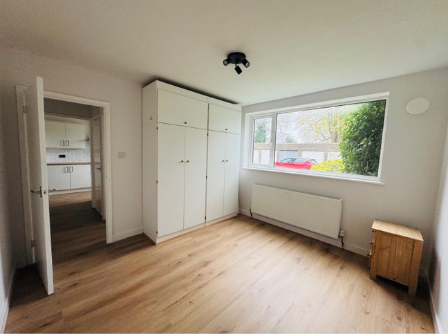 Double Room Available in Modern 2-Bed Flat  Main Photo