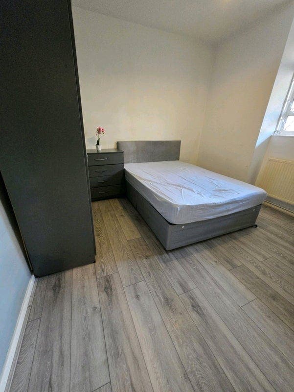 Camberwell Double Rooms | Bills Inc | 15m To Tube Main Photo