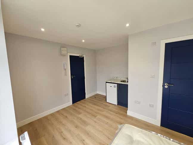 DSS-Studio Flat Available in Hayes UB3 Main Photo