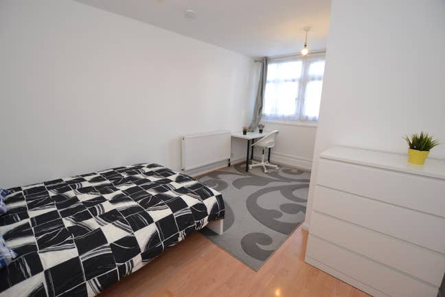 Large Dbl Room Aldgate East - Xmas Deal Available Main Photo