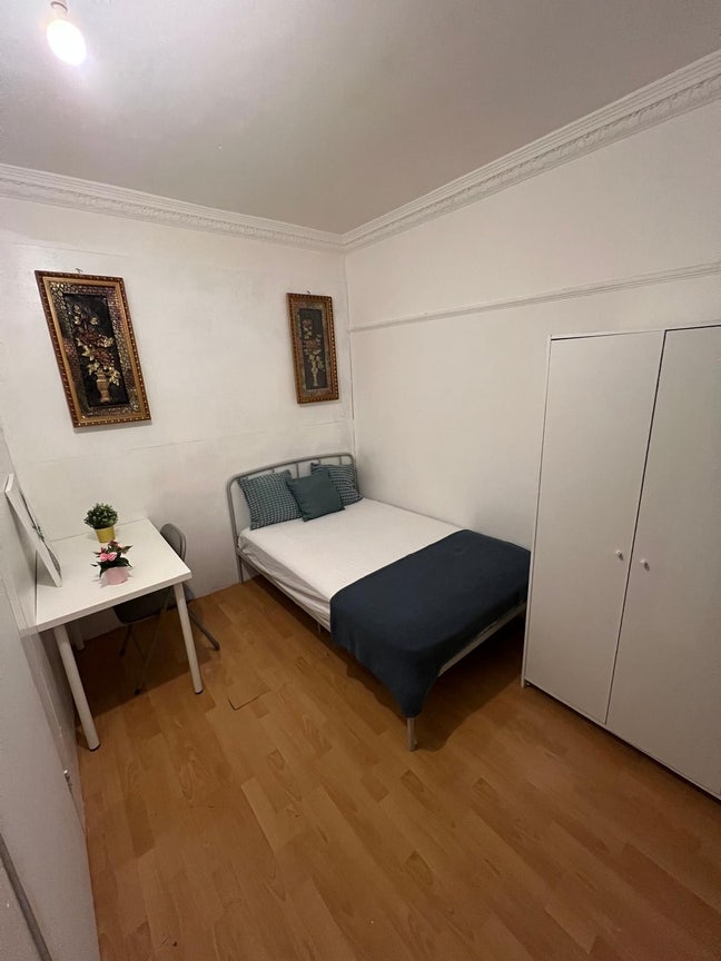 Cozy and Cheap Single Room Available Now Main Photo