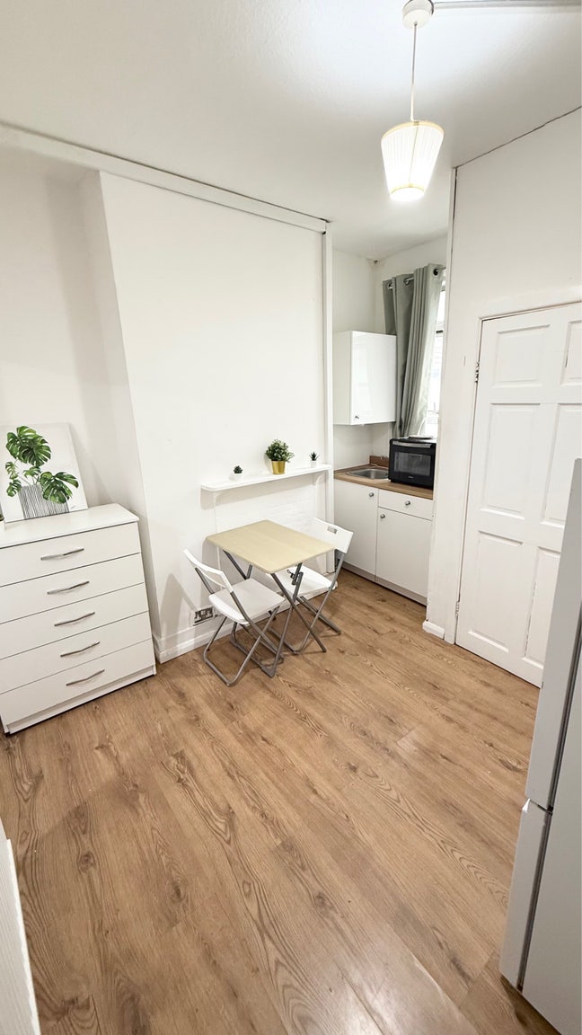 Super Cheap Studio Flat Ready to Move In Main Photo