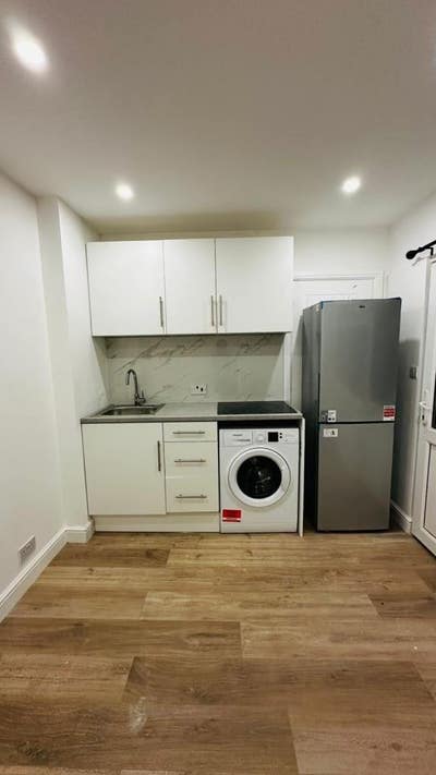 1 Studio Flat -  Ilford, IG6 1PH Main Photo