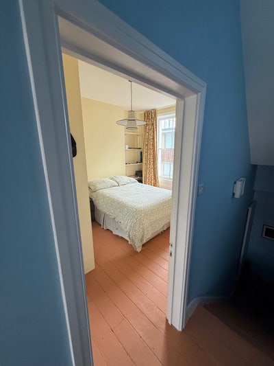 Looking for a flatmate for the next couple months Main Photo