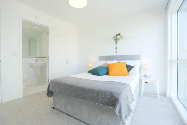 Limehouse/ Canary Wharf** 1 Ensuite Available** Main Photo