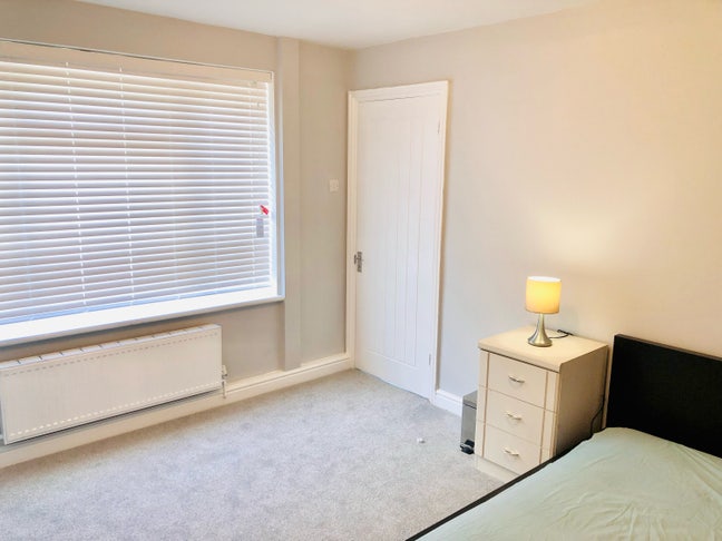 Double Room in Crawley with links to TC & Gatwick Main Photo