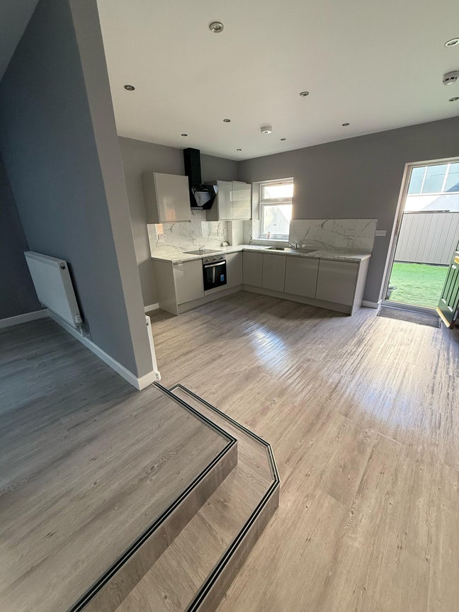 Studio Flat on Southend High Street  Main Photo