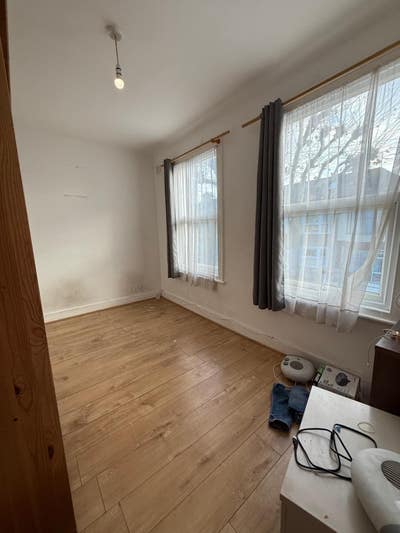 4 Bedr House to Let - E6 3JW - &pound;3500 with bills Main Photo