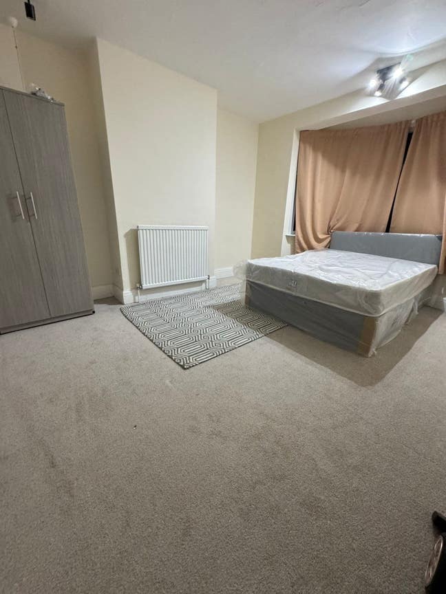 4 Master Rooms to Let – Hornchurch RM12  Main Photo