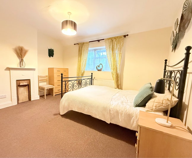 Spacious Double room in a quiet house Main Photo