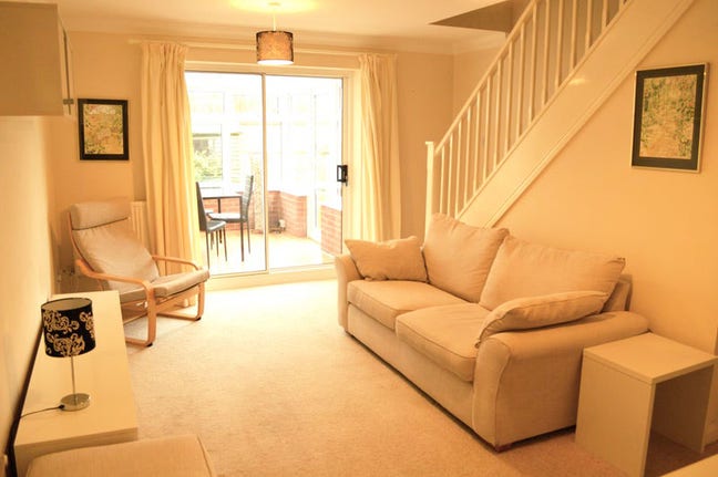 Clean/Bright Single Room  Main Photo