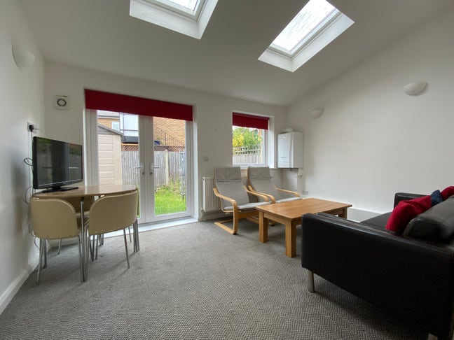 1 Room Near UKC - Dec2025 to June 2025 Main Photo