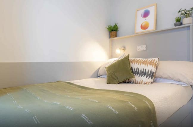 Tenancy Takeover – iQ En Suite • Zone 1 Main Photo