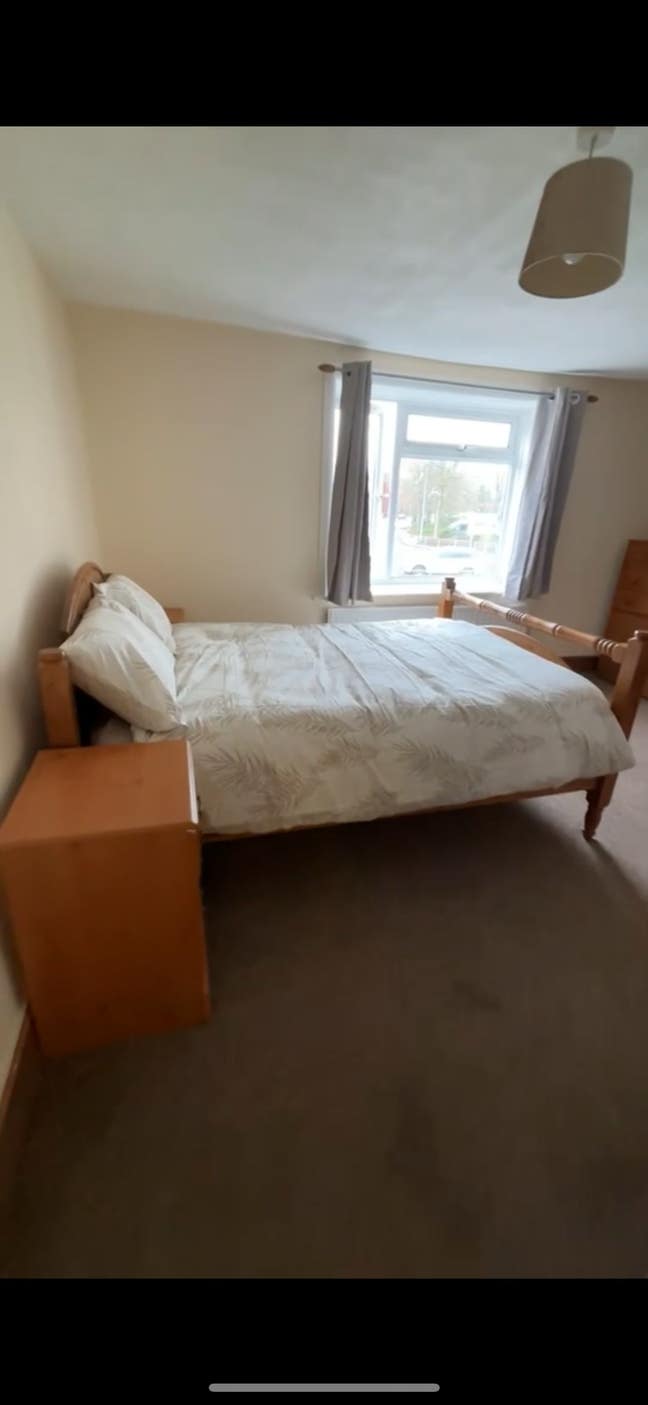 Large double Room Available for HPC workers Main Photo