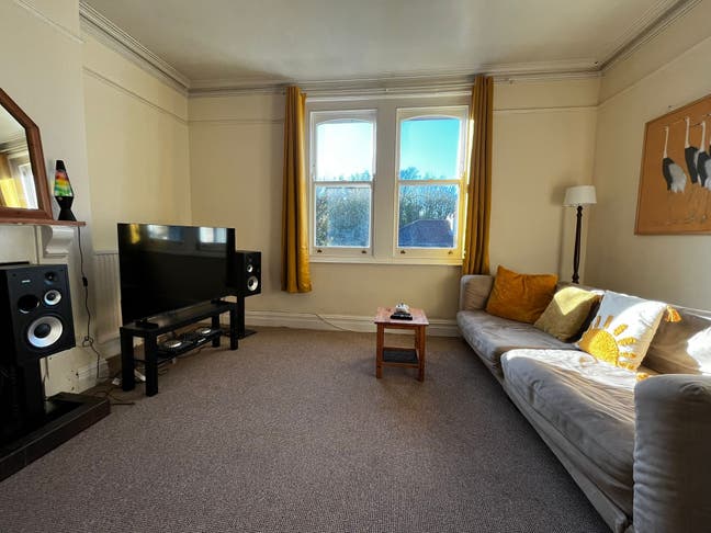 Lovely Home in Prime Location 15th December Main Photo