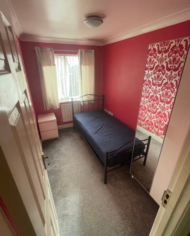 Single Room Main Photo