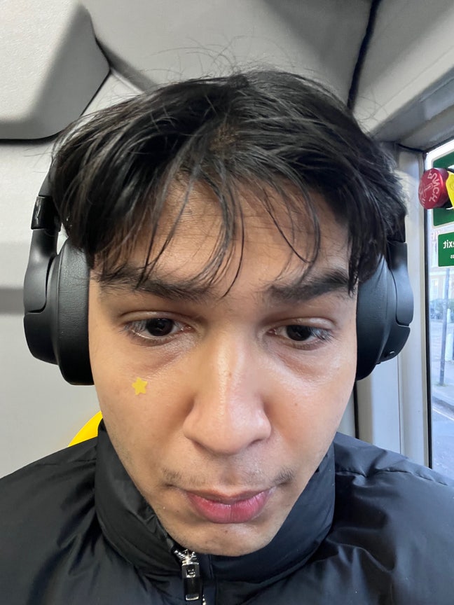 20 year old seeks 2 rooms Main Photo