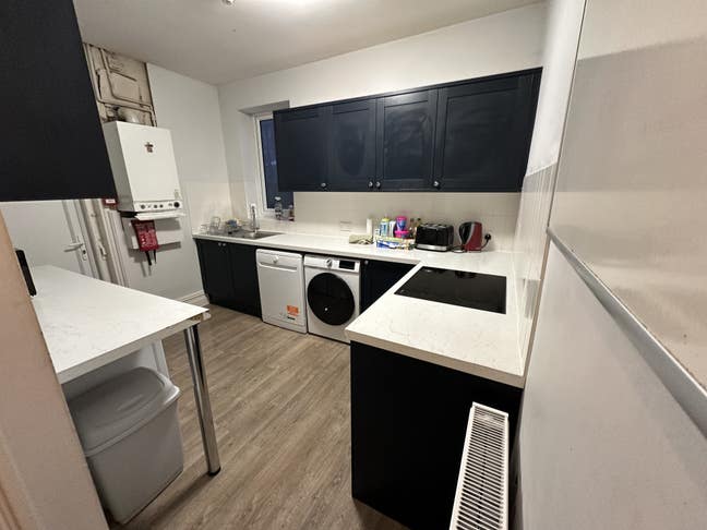 4 x Double bedroom available in a house share.  Main Photo