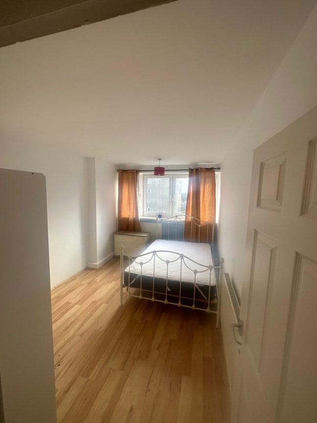 Bright Double Room in Roehampton SW15 Main Photo