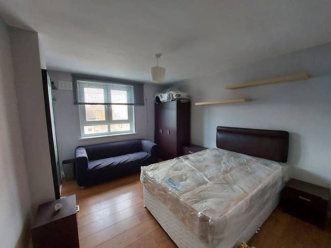 A Double Room Is Available in a Calm, Quiet  Flat Main Photo