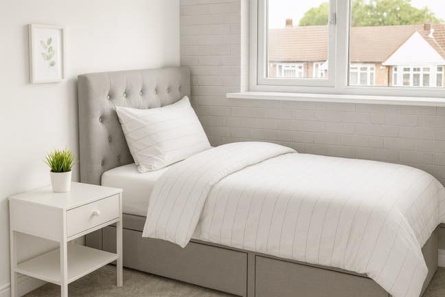 Modern Room - All Bills Included Main Photo