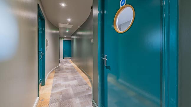 Executive double room for rent , leed City center  Main Photo