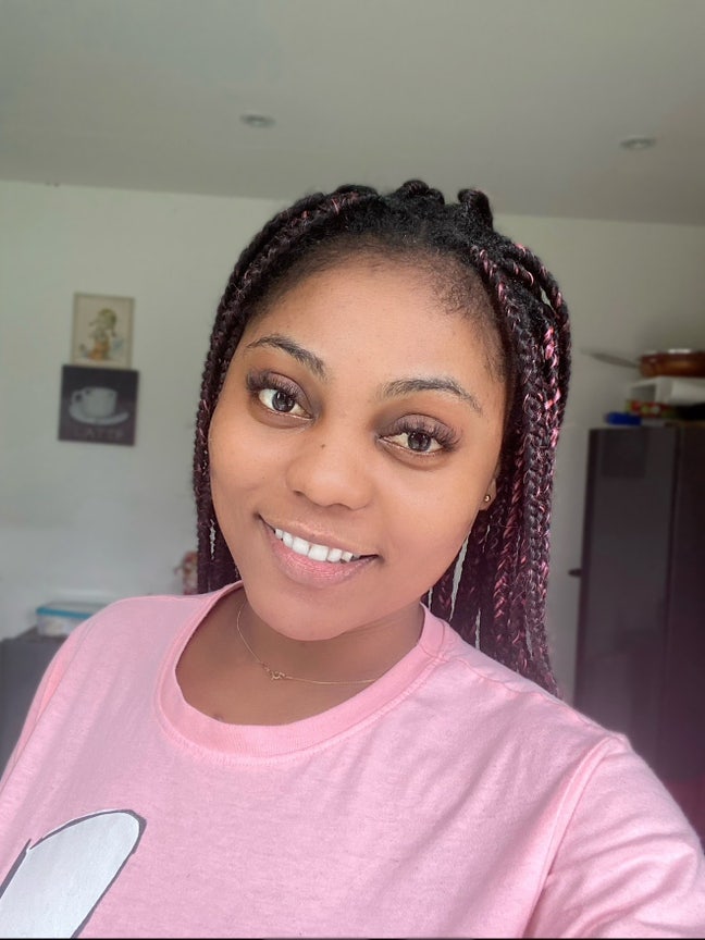 Professional female seeking Double room or Studio. Main Photo