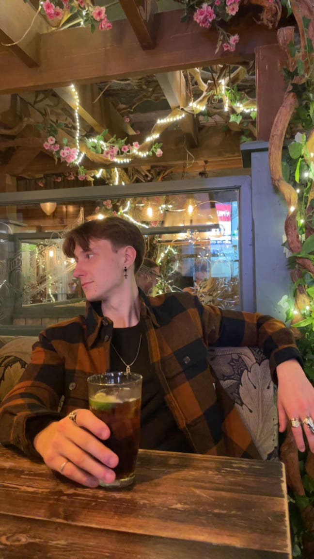 Looking For A Double Room Main Photo