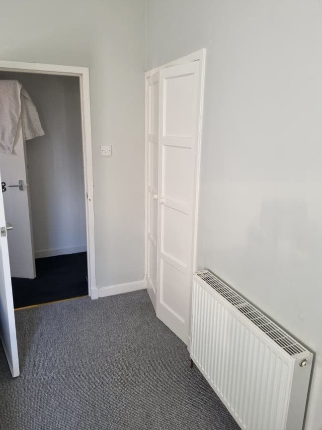 A spacious room in West Edinburgh  Main Photo
