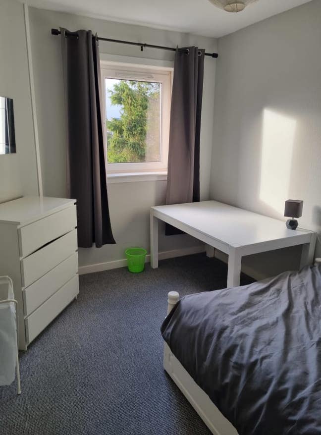 A spacious room in West Edinburgh  Main Photo