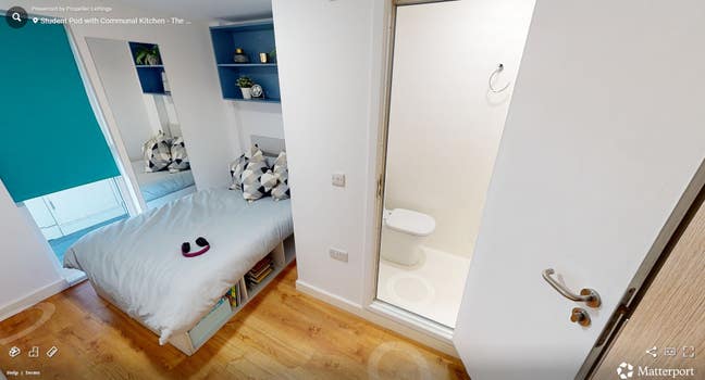 Modern Ensuite Room in a Stylish 6-Bed Flat Main Photo