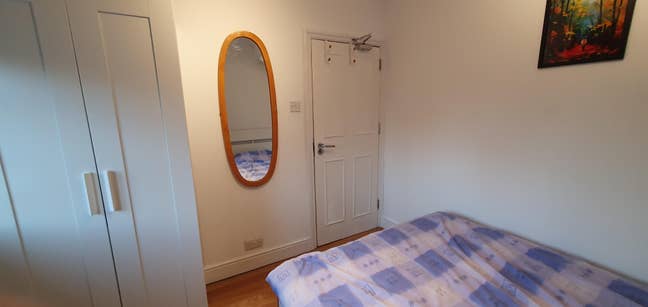 2 fully furnished rooms, parking, tube, all bills Main Photo