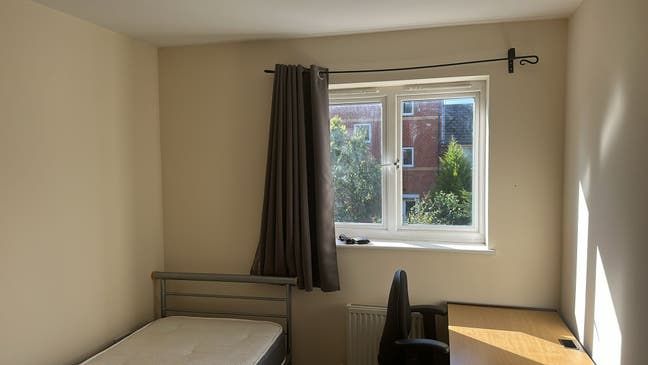 House share Wythenshawe M22 -Close to Tram and Bus Main Photo