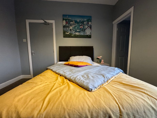 En-Suite Room close to Town Main Photo