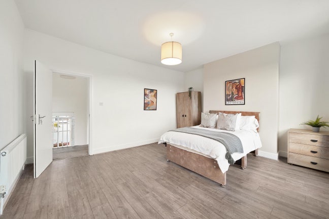 ⭐️Brand-New 4 Bed in central Location⭐️ Main Photo